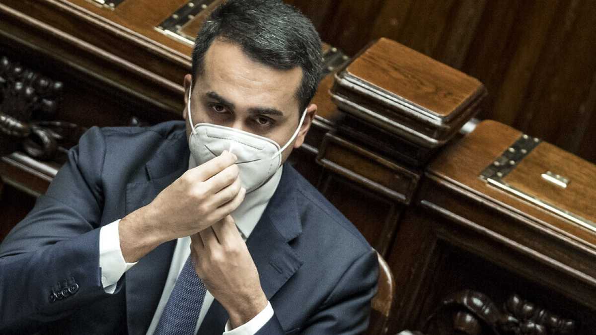 Immagine di Così Di Maio s'inabissa mentre flirta con Renzi. E nel M5s monta la rabbia su Conte