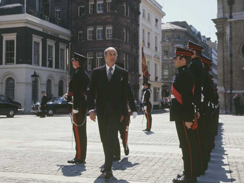 Val&eacute;ry Giscard d&rsquo;Estaing arriva alla Guildhall Yard, durante una visita a Londra, 24 giugno1976 (Keystone/Hulton Archive/Getty Images)&nbsp;<br />