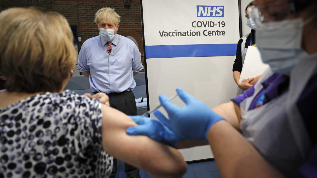 Immagine di Covid, cosa sappiamo della "variante inglese" che riporta Londra in lockdown