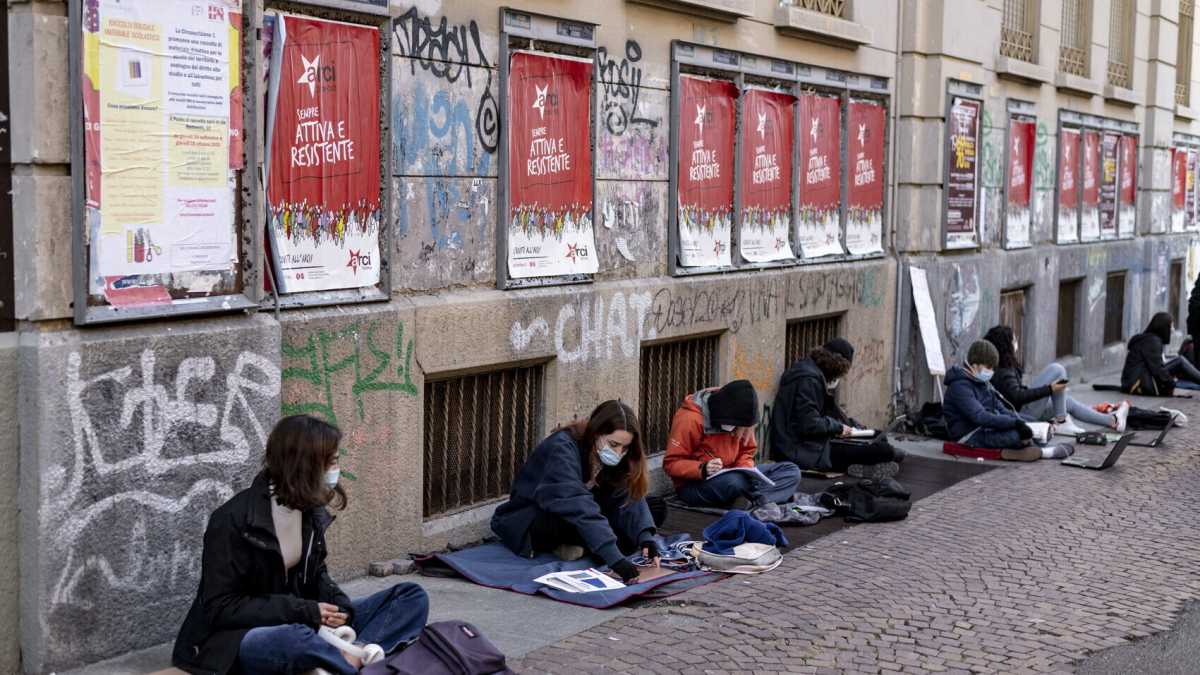 Immagine di Contro narcisismo e disinteresse. Per una pedagogia al tempo del Covid