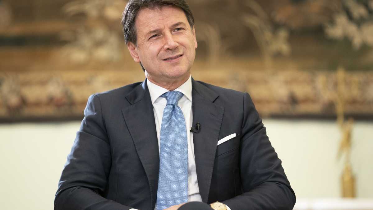 Immagine di Conte, l'uomo di gomma, che dice sì a tutti e così resiste