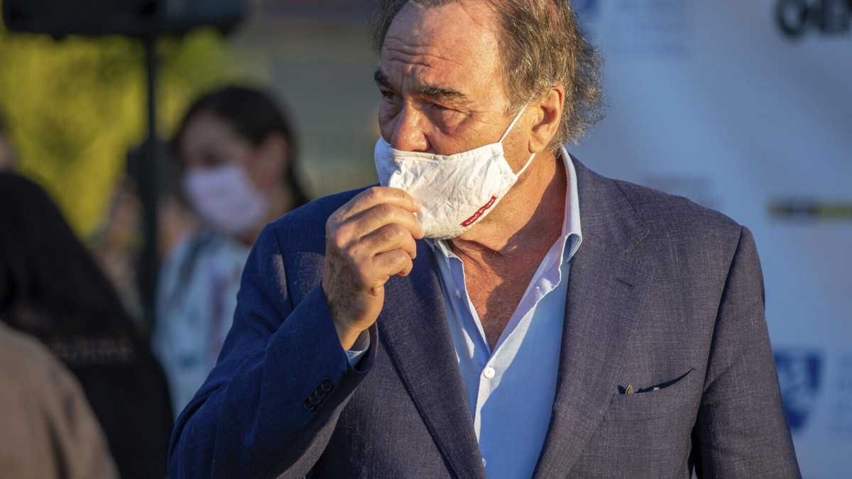 Immagine di Oliver Stone: meglio i vietcong o il vaccino russo?