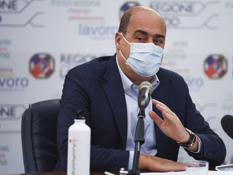 In trattoria con Zingaretti: "Sono preoccupato. Perché Renzi non va da Conte?"