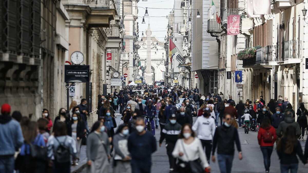 Immagine di Singoli nella folla