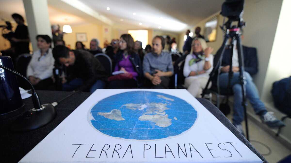 Immagine di Complottisti, anzi no