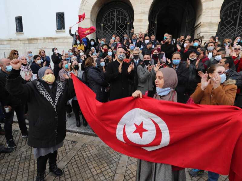 Manifestazione a Tunisi lo scorso novembre (EPA/MOHAMED MESSARA)