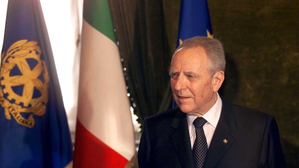 Immagine di Toh, il M5s scopre Ciampi: "Una via a Roma". Ma a Livorno i grillini dissero no