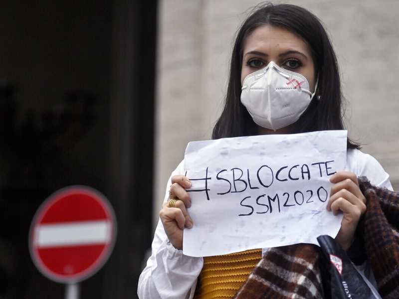 Medici specializzandi: rinviato l'inizio delle lezioni