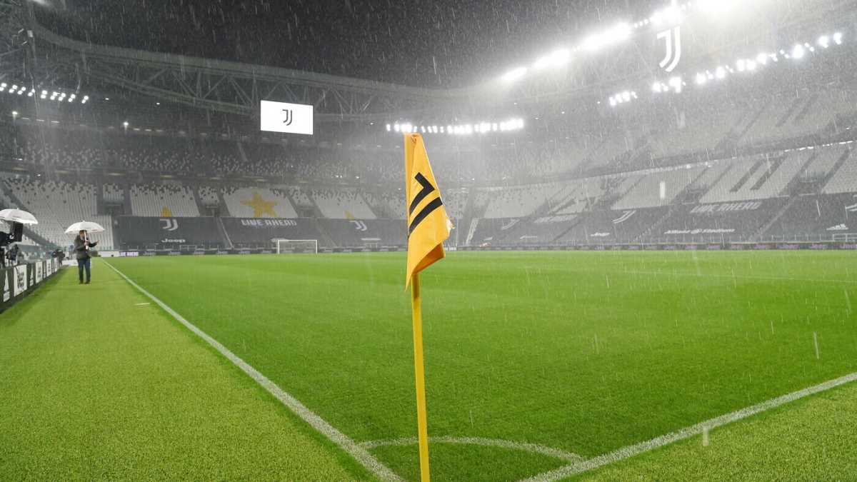 Immagine di Rien ne va plus. La commedia calcistico-giudiziaria di Juventus-Napoli