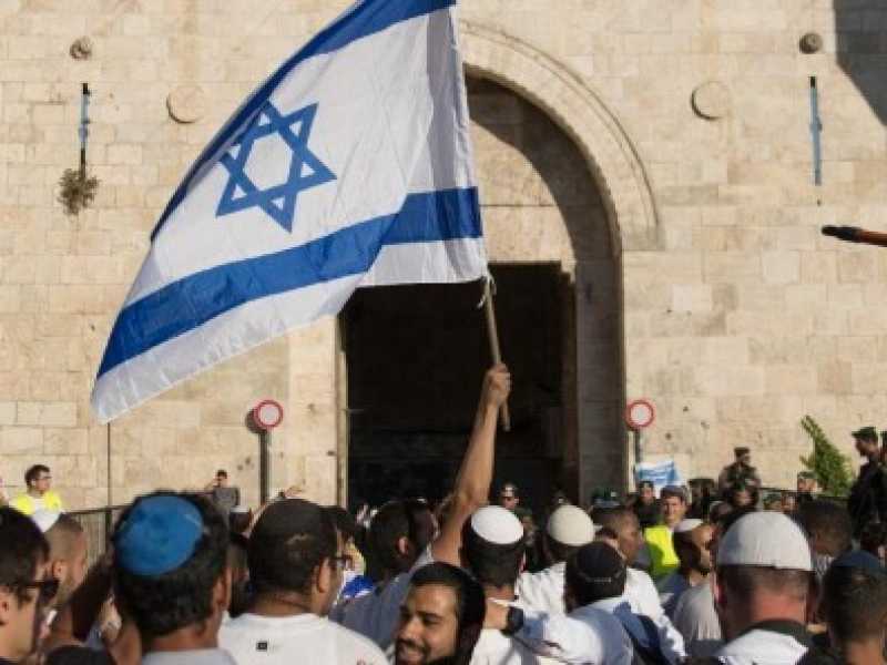 Canta l’amicizia con Israele. Musicista tunisino minacciato di morte e licenziato