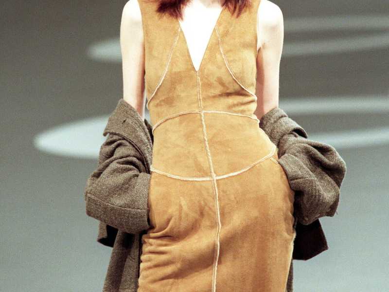 Parigi, Stella Tennant sfila per Chanel (autunno-inverno 1999/00, foto LaPresse)