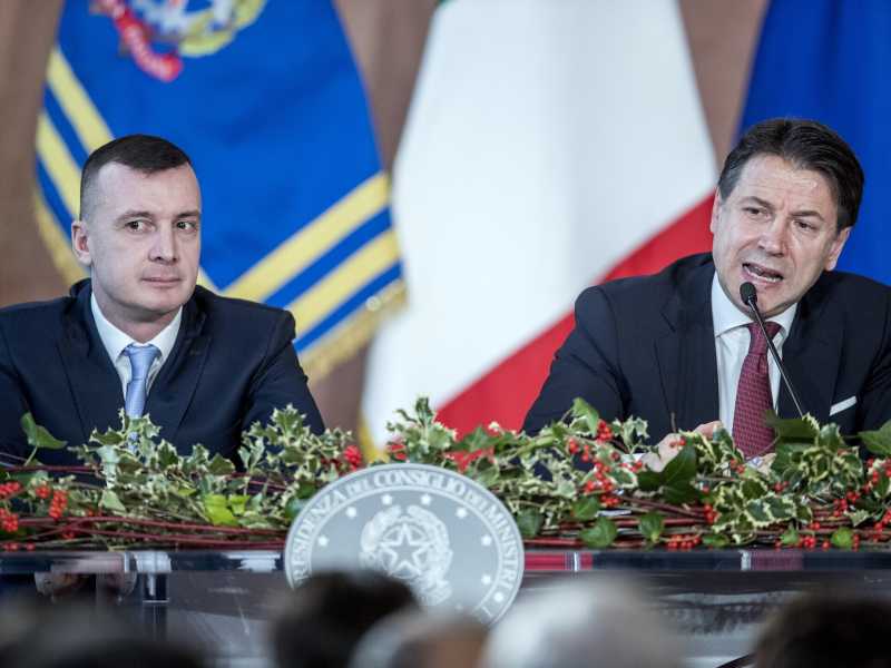 Il portavoce Rocco Casalino e il premier Giuseppe Conte (foto Lapresse)