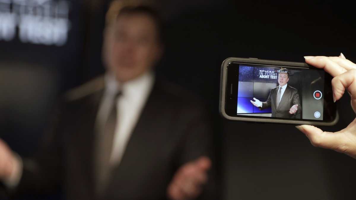 Immagine di Musk festeggia un 2020 da paperone ma prepara la fuga dalla California
