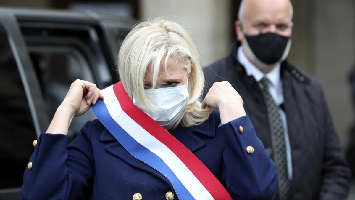 Immagine di La corsa solitaria di Marine Le Pen