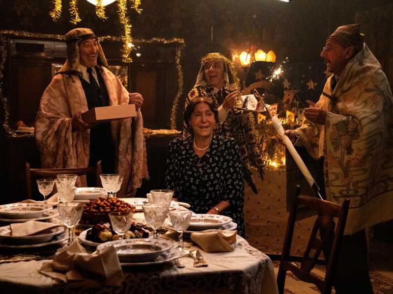 Sergio Castellitto, Marina Confalone, Toni Laudadio e Adriano Pantaleo in una foto di scena tratta da "Natale in casa Cupiello" (ANSA/US/GIANNI FIORITO)&nbsp;<br />