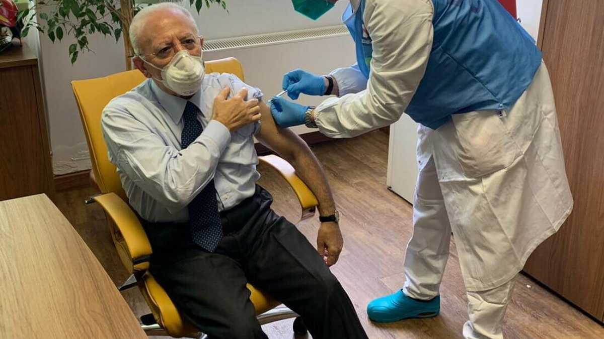 Immagine di Il V-day e il nudge anti-casta di De Luca