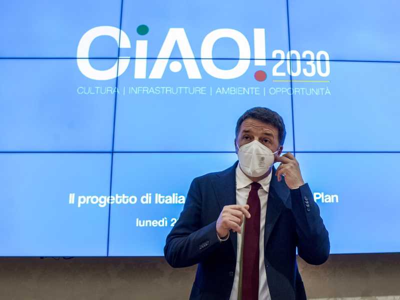 Il "Ciao" di Renzi per salutare Conte, sperando nell'asse col Pd