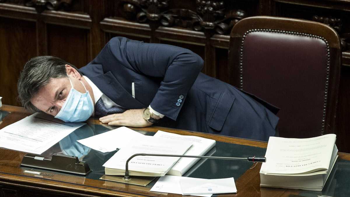 Immagine di Dopo le parole di Renzi, Conte medita se deporre il fioretto e impugnare la clava