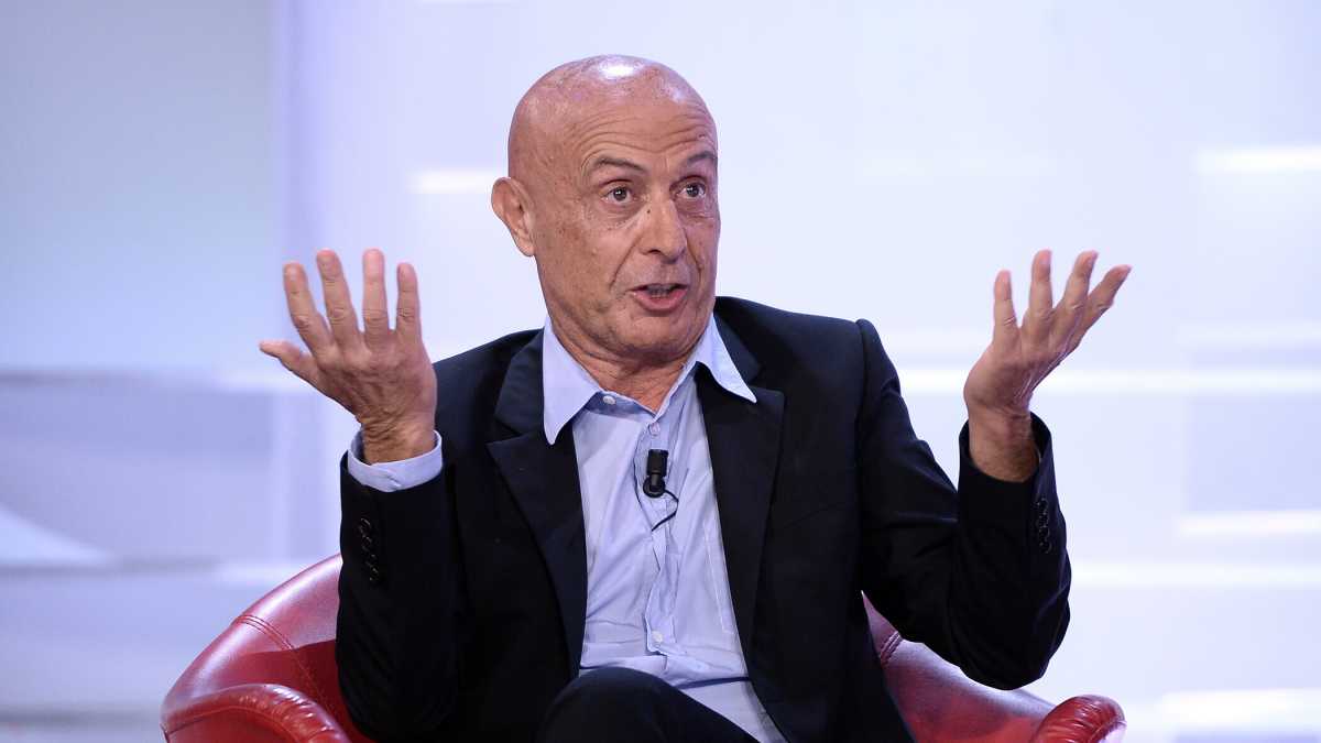 Immagine di "I servizi segreti non sono lo scudo politico di singoli". Parla Minniti