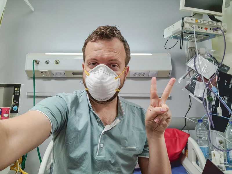 Marzo 2020, il turista americano Matt Swider si fa un selfie in quarantena in Egitto. Sar&agrave; rinchiuso a tempo indeterminato in un remoto ospedale sulla costa nord del paese<br /><br />