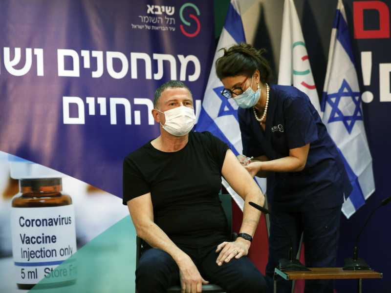 Il modello israeliano per i vaccini funziona e va veloce