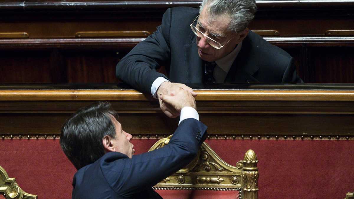 Immagine di La fiducia che non t'aspetti. Ecco le telefonate di Conte per trovare 11 voti dei responsabili