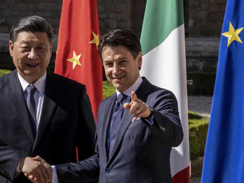 Il presidente del Consiglio Conte accoglie il presidente cinese Xi Jinping a Roma il 22 marzo del 2019 (Olycom)<br />