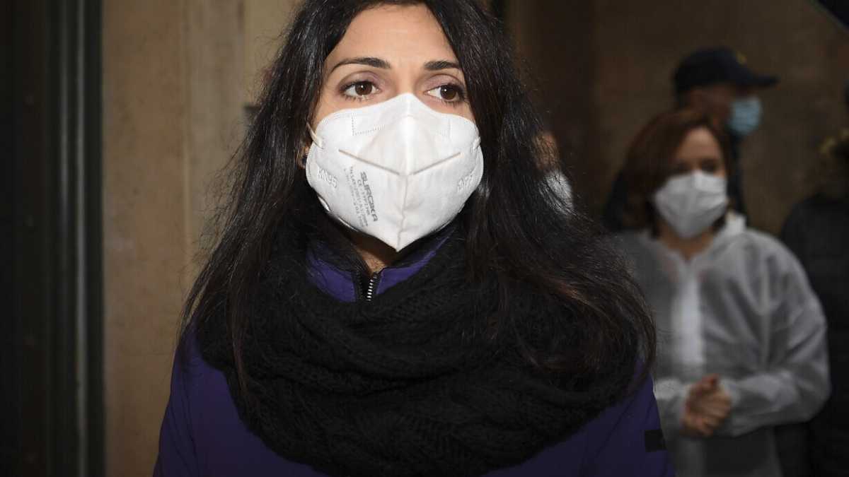 Immagine di La Befana di Virginia Raggi, con messaggio ai bimbi su Facebook