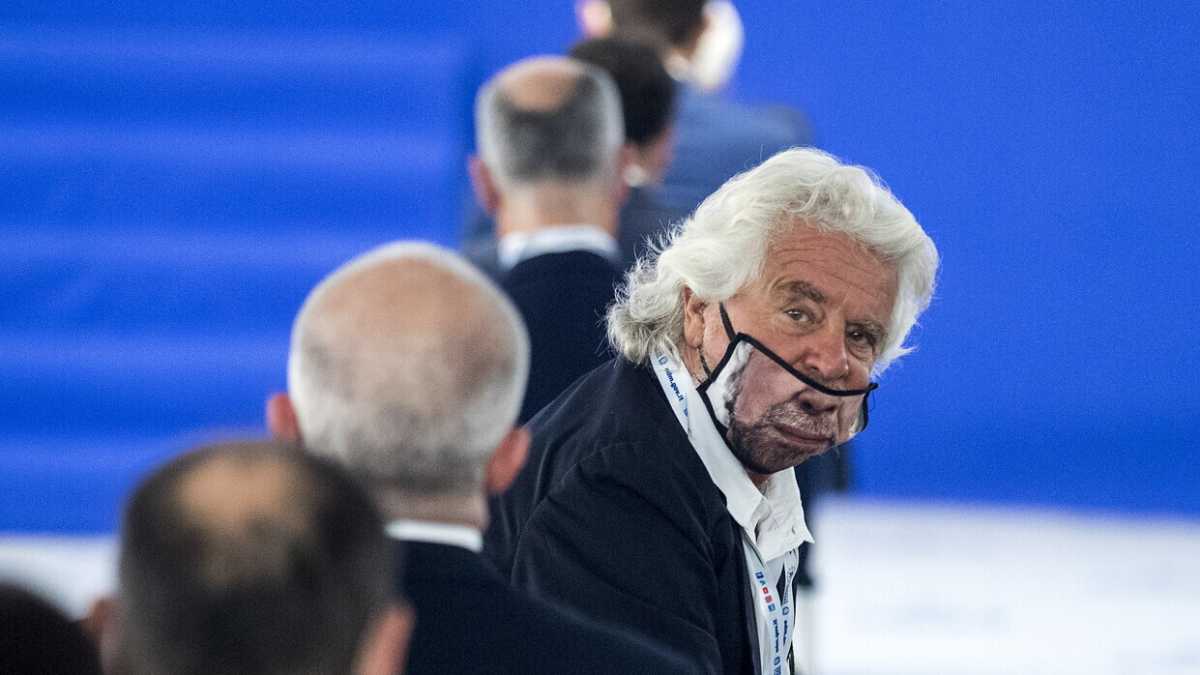 Immagine di Grillo usa Cicerone per spingere Conte a sfidare Renzi in Senato