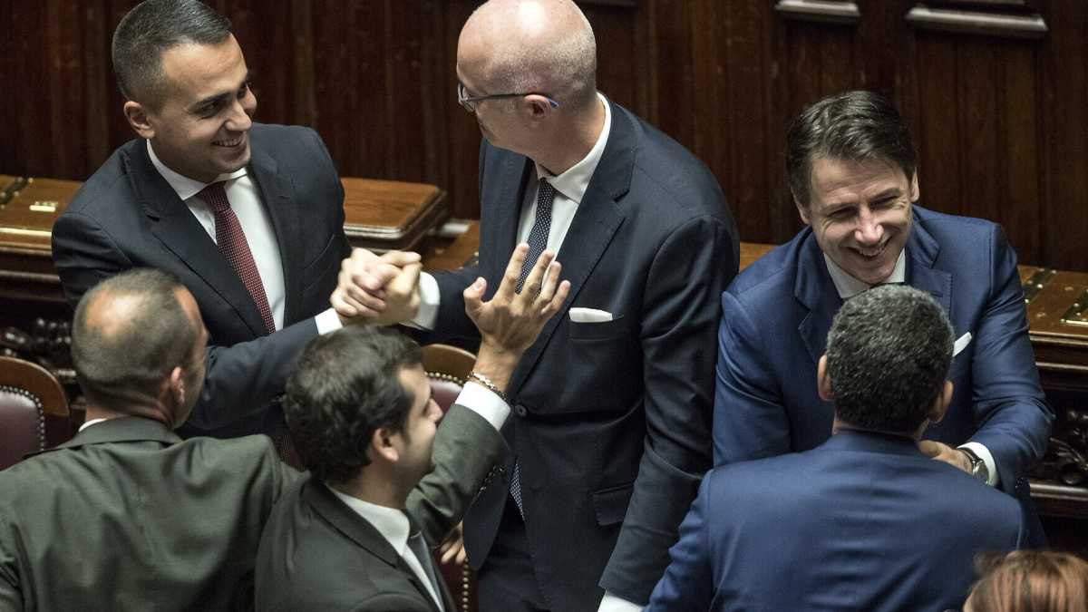Immagine di La rabbia del M5s: "Conte non ci coinvolge sul Recovery e va in cerca di responsabili"