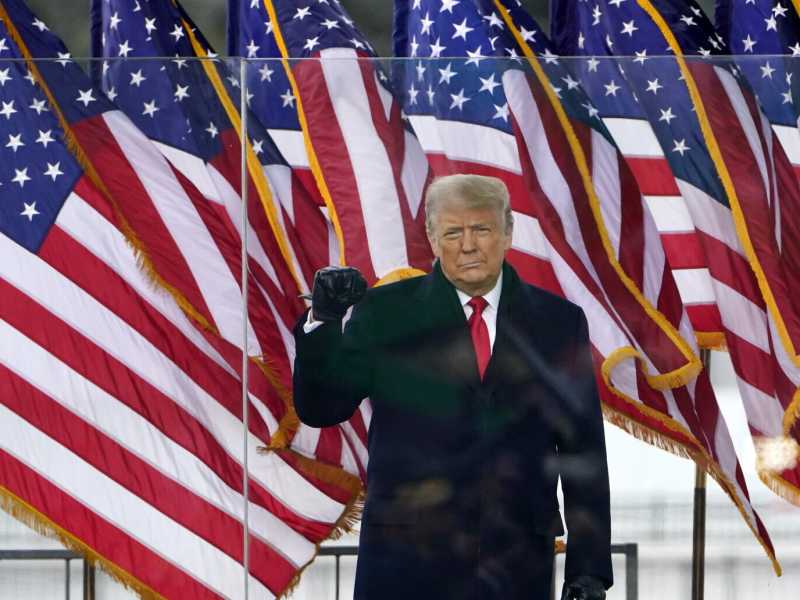 Trump: "Capisco la vostra rabbia, ci hanno rubato le elezioni. Ma ora andate a casa"
