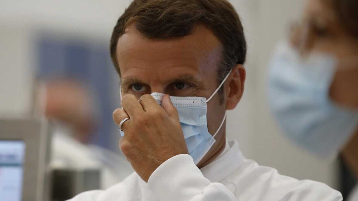 Immagine di Macron tendenza Rousseau