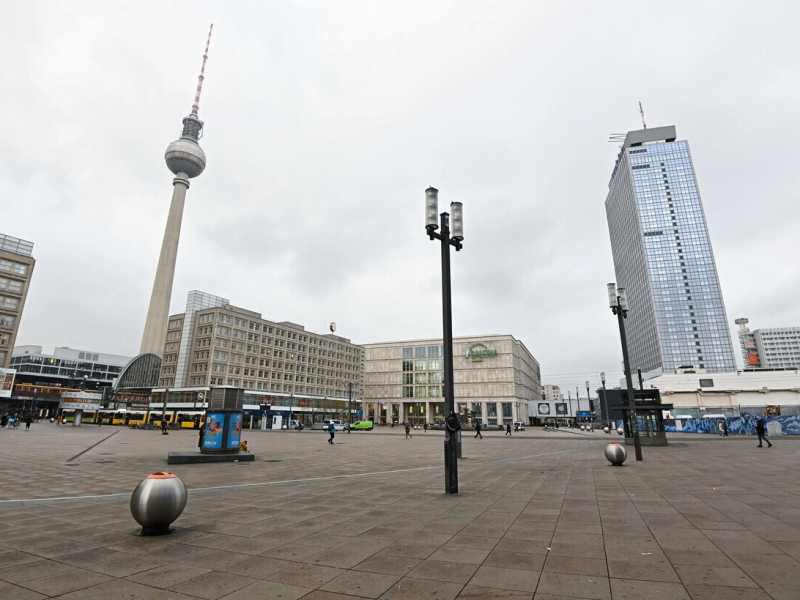 Alexanderplatz, Berlino (foto Ansa) <br />