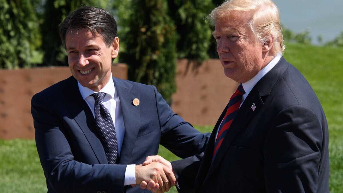 Immagine di L'imbarazzo di Conte e Di Maio per l'amico Trump