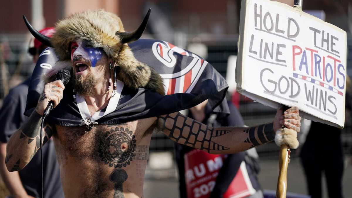 Immagine di Ah, non era Sacha Baron Cohen il vichingo che ha assaltato il Congresso?