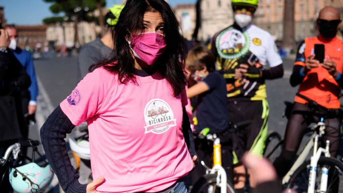 Immagine di Raggi inizia il corteggiamento della sinistra-sinistra, partendo dagli sgomberi