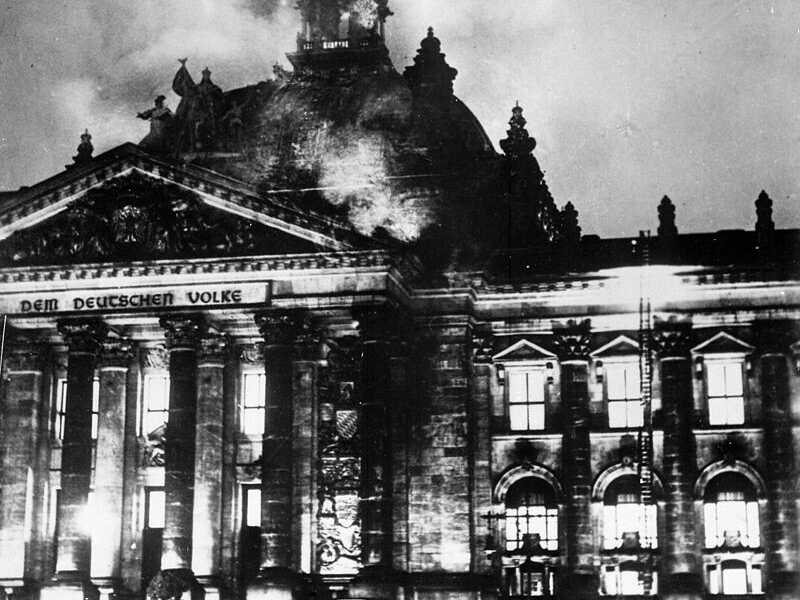 L'incendio doloso del Reichtsag di Berlino, 27 febbraio 1933 (foto Wikipedia)