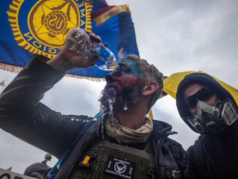 "Io, fotoreporter, nella furia di Capitol Hill. Una granata mi ha ferito alla gamba"