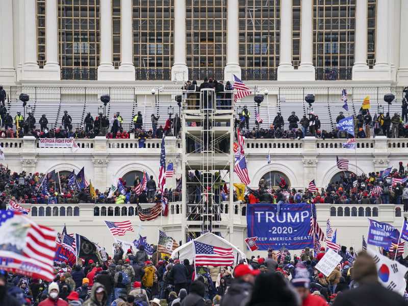 L'apocalisse istituzionale di Trump. Vogliamo parlarne?