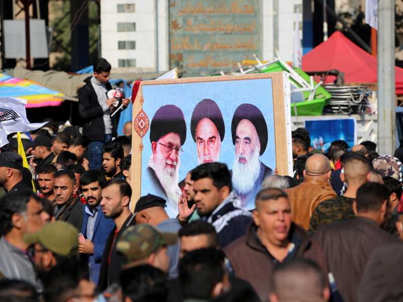 Manifestazione a Baghdad per il primo anniversario della morte di Qassem Soleimani, ucciso da un raid americano il 3 gennaio 2020 (foto EPA/Ahmed Jalil)