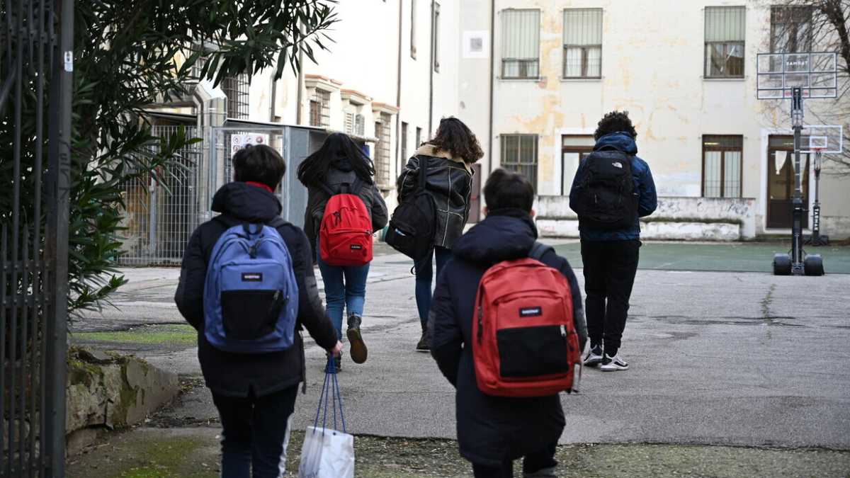 Immagine di Recovery istruzione: la Toscana di Giani riapre la scuola (a metà)