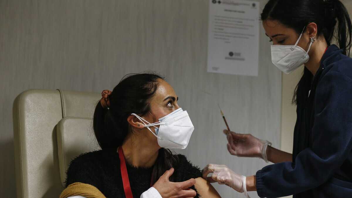 Immagine di In Italia la campagna vaccinale è in ritardo. Falso