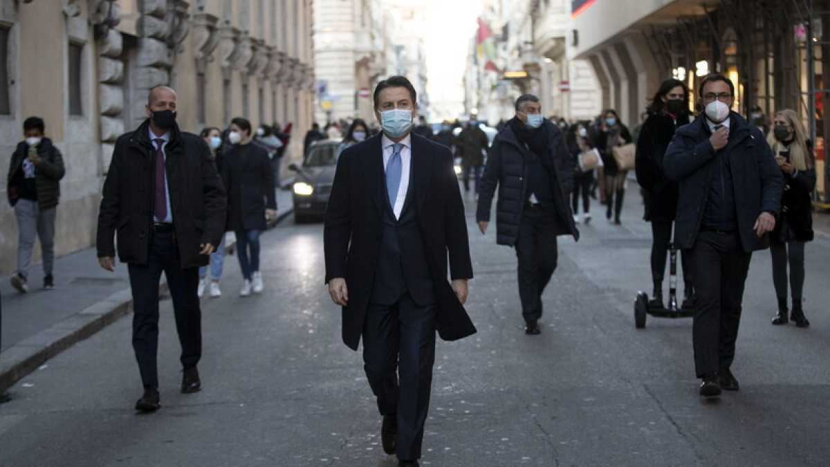 Immagine di Conte agita i responsabili, ma il Pd non ci crede. Si tratta ancora con Renzi