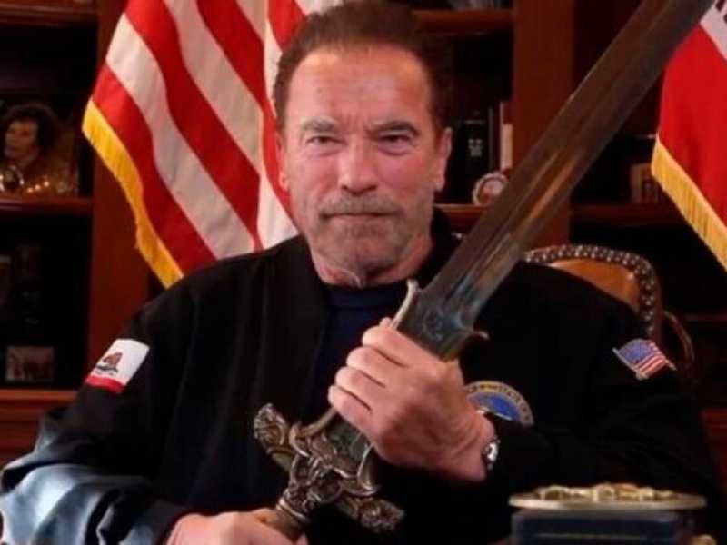 Fortuna che c'è Schwarzenegger a difenderci dai liberali per Trump