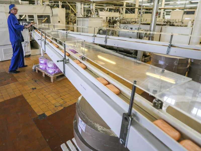 Una fabbrica di sapone in Russia (Foto Ansa)