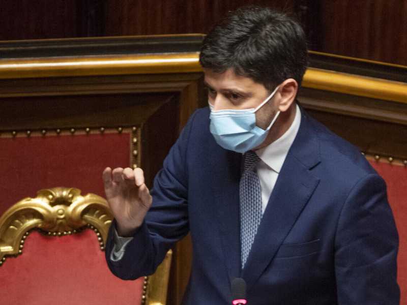 I primi vaccini anti Covid a gennaio. Il piano dell'Italia spiegato da Speranza