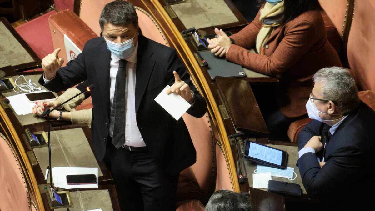 Immagine di La fretta di Renzi e i malumori dei suoi senatori. Com'è andata l'assemblea di Iv