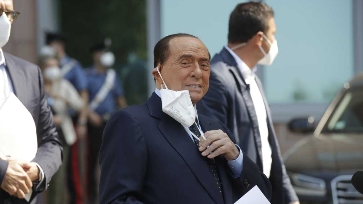 Immagine di Berlusconi è stato ricoverato per un problema cardiaco