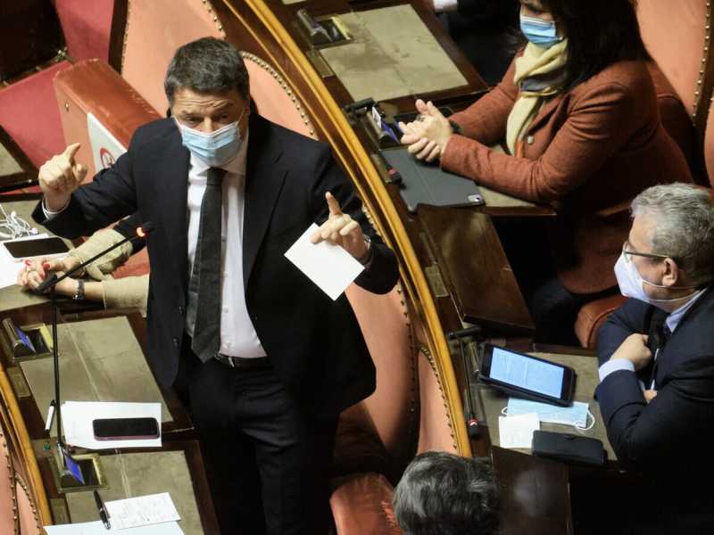La fretta di Renzi e i malumori dei suoi senatori. Com'è andata l'assemblea di Iv