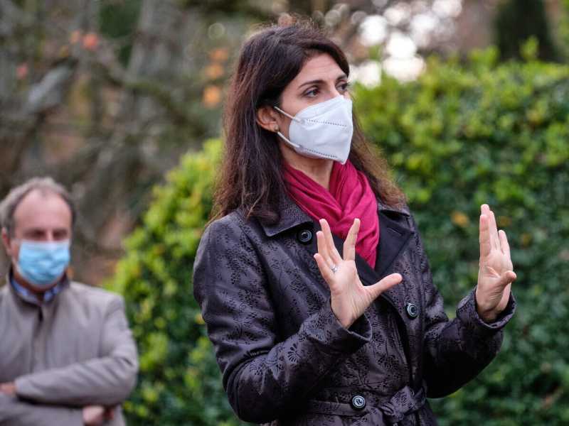 L’ultimo amico rimasto alla Raggi nel M5s è un peones di Milano
